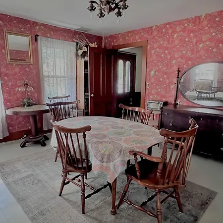 Adirondack Private Room #1 In A Shared House Homestay